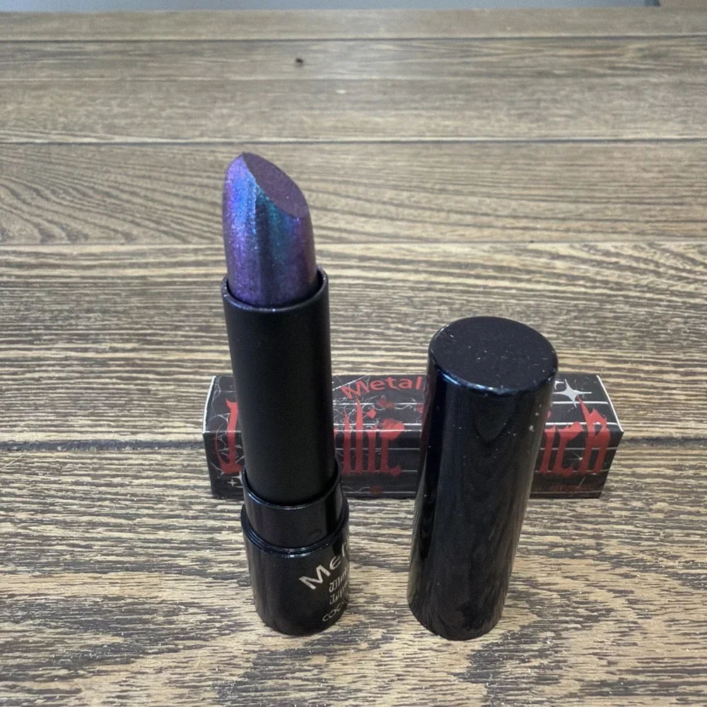 Purple Metallic Lipstick for Women,Lightweight Non-Drying Shimmer Frosted Light